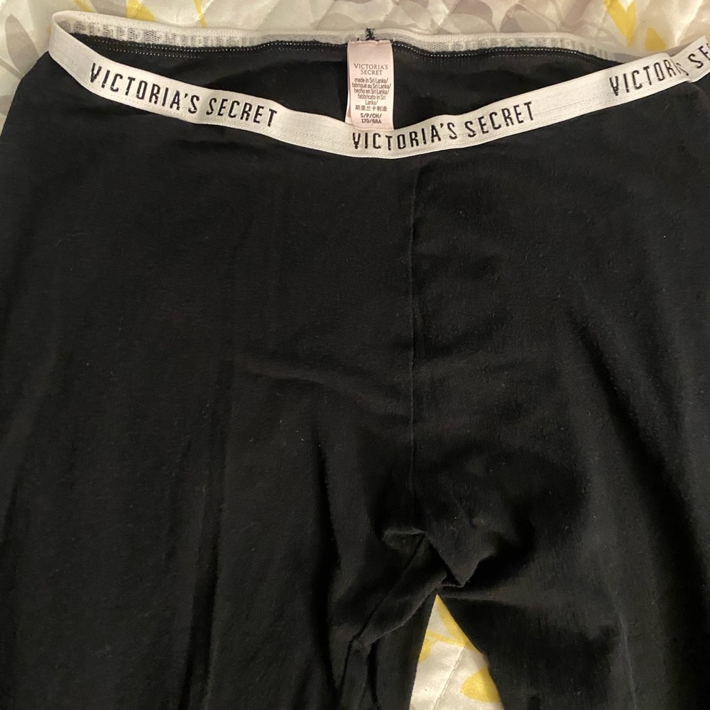 Iconic ladies sleep wear bottoms - black and white Vicky pants. 😍 - Picture 5 of 8